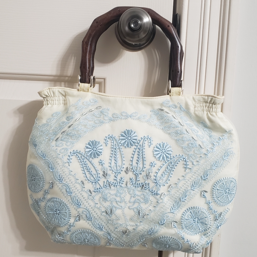 Vintage-inspired Embroidered Handbag
